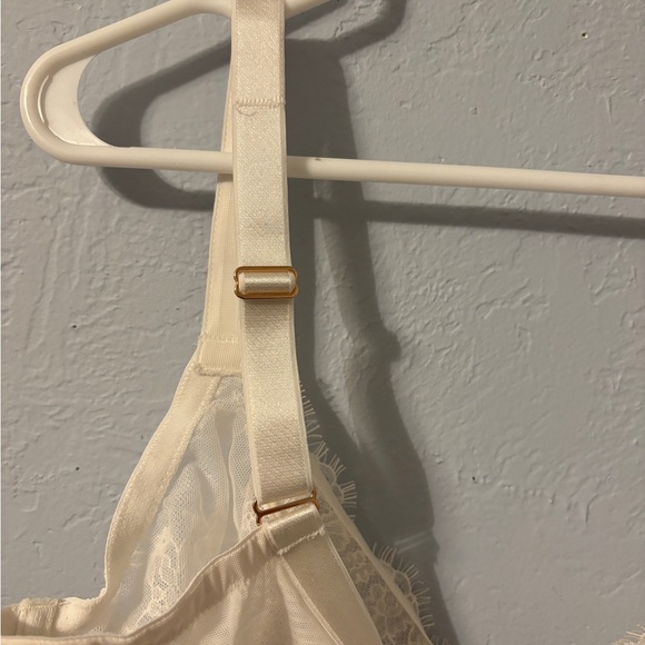 White/ivory unlined dream angels demo bra Victoria’s Secret- size 42g - Picture 7 of 11